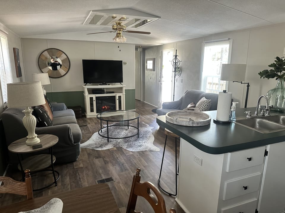 Living Room/Den