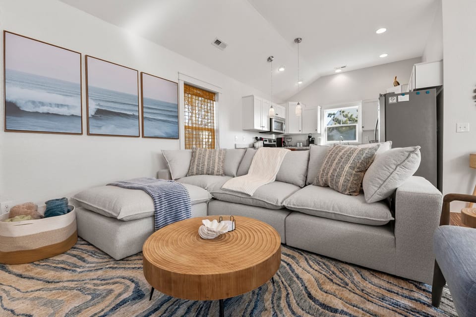 KDN5112: Work Trip | Top Level Living Area