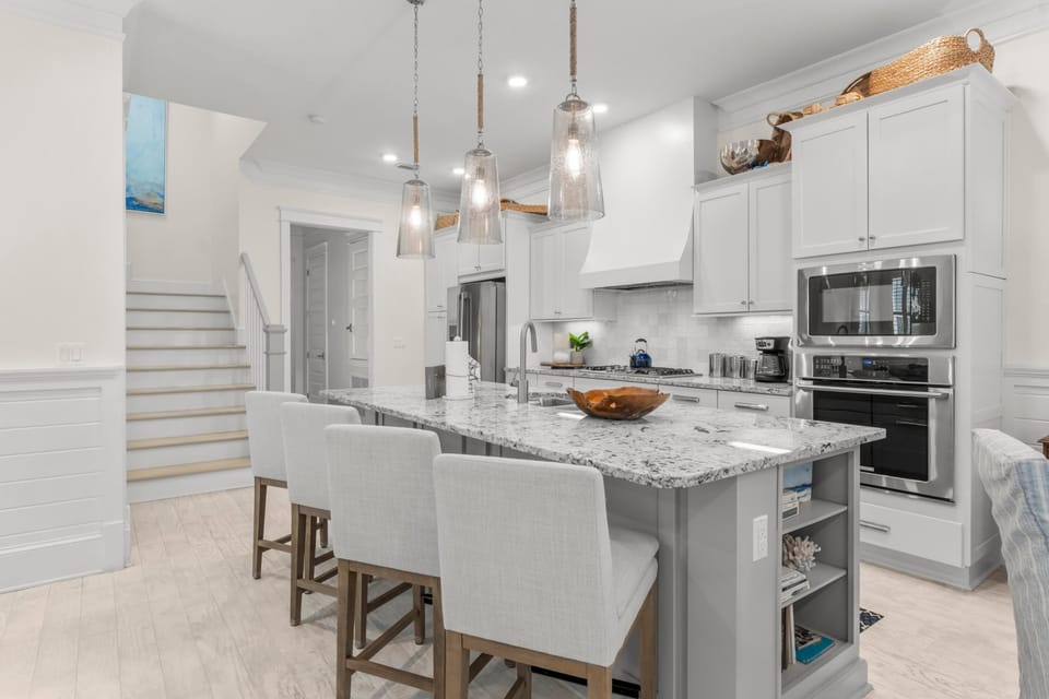 Kitchen with Breakfast Bar