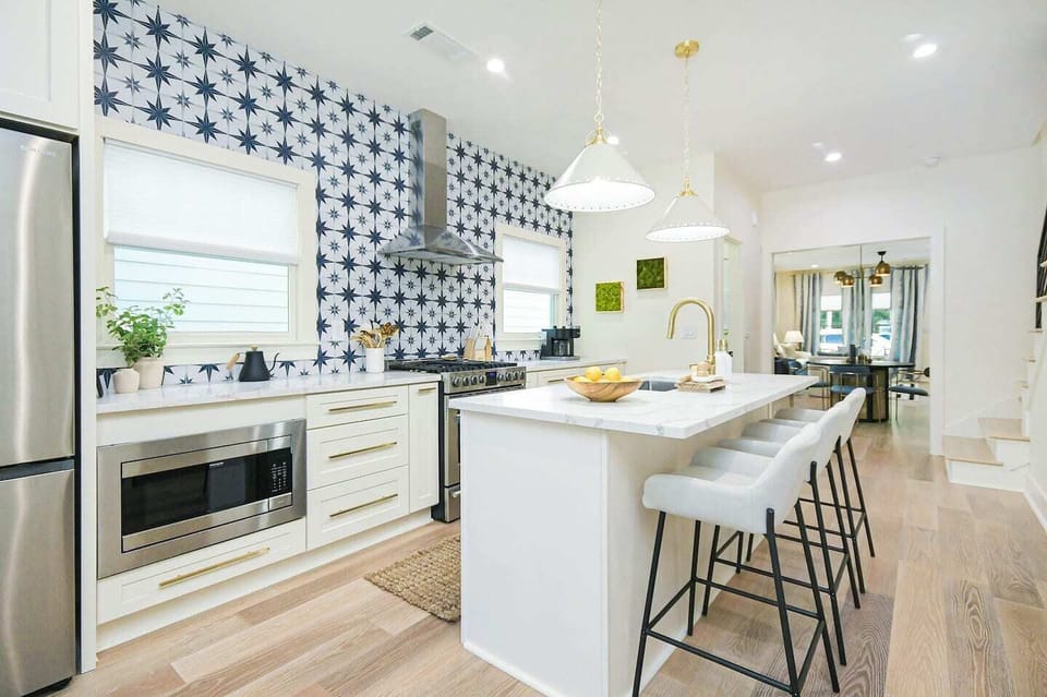 With plenty of counter space and all the necessary appliances and cookware, you have everything you need to create delicious meals during your stay.