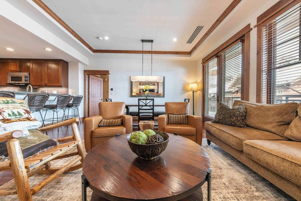 4001 Northstar Dr Unit 401-print-008-008-Interior-3274x2183-300dpi