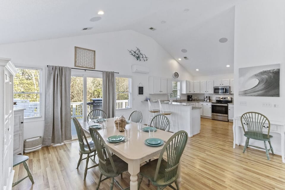 Top Level Dining Area