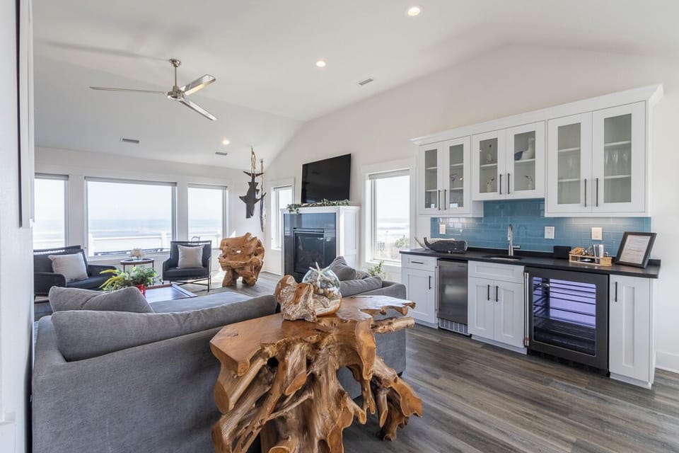 Top Level Wet Bar