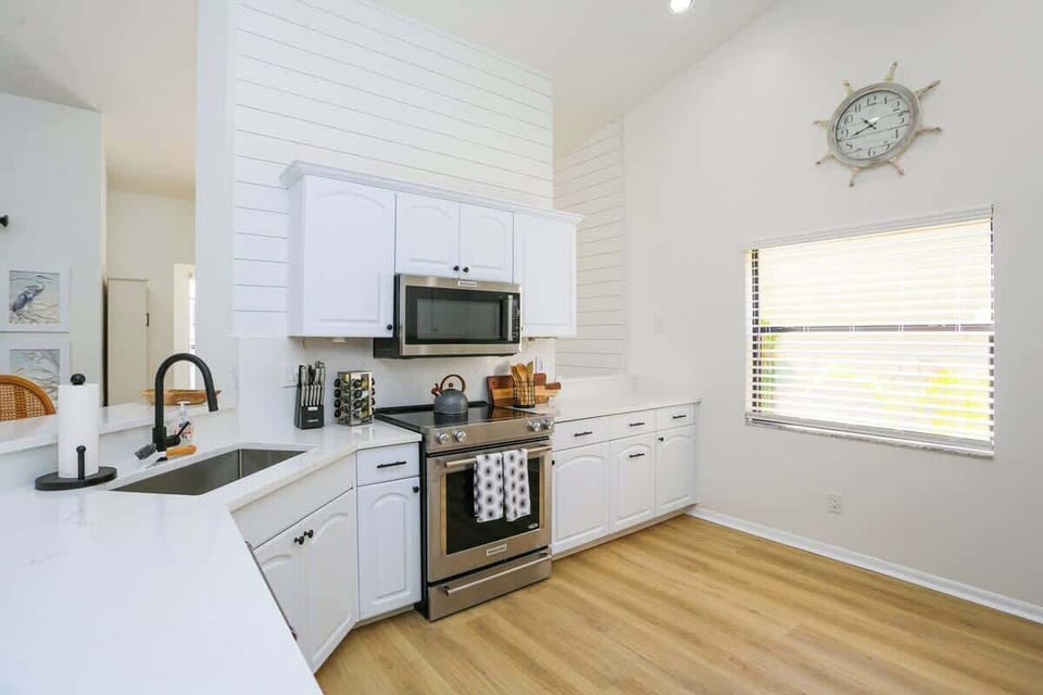 Unleash your culinary creativity in the heart of the home – welcome to the kitchen area.