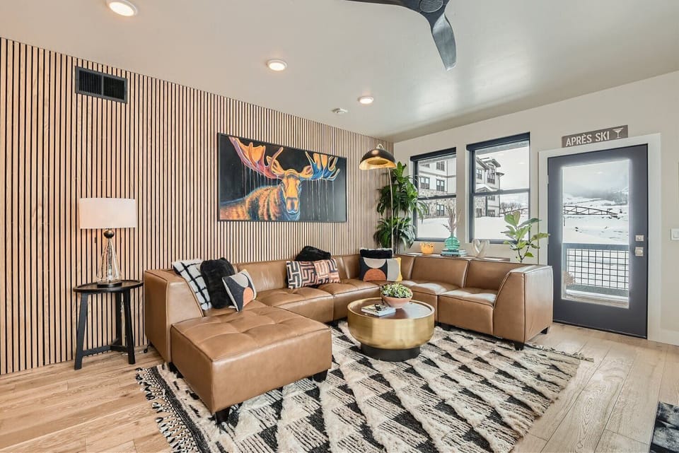 Spacious Living Room for Relaxing!