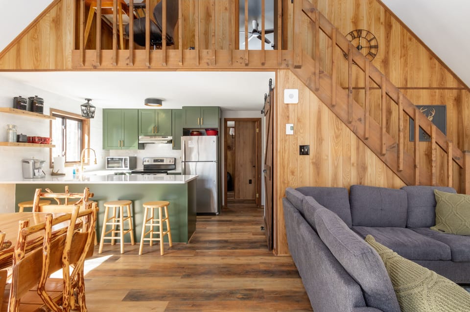 Kitchen & Dining