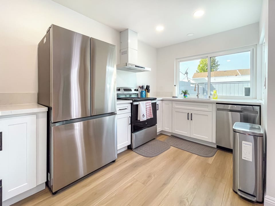 Full kitchen
