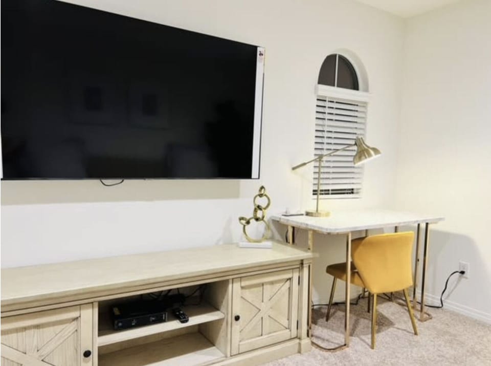 75" Smart TV