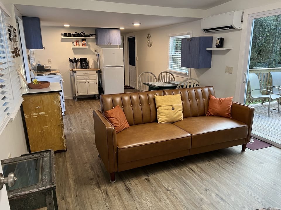 ARTS LIVING AREA