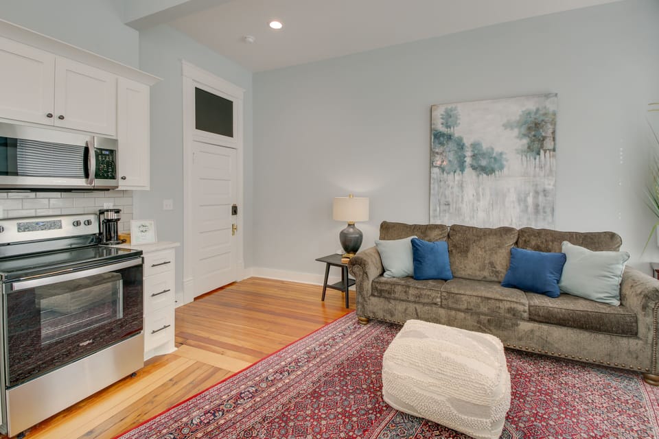 Living Room | Free WiFi | Smart TV | Queen Sleeper Sofa