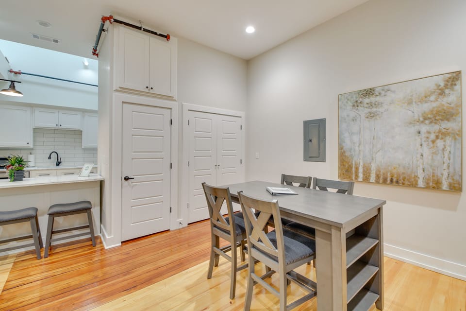 Dining Area | Dishware & Flatware Provided | Central A/C & Heating