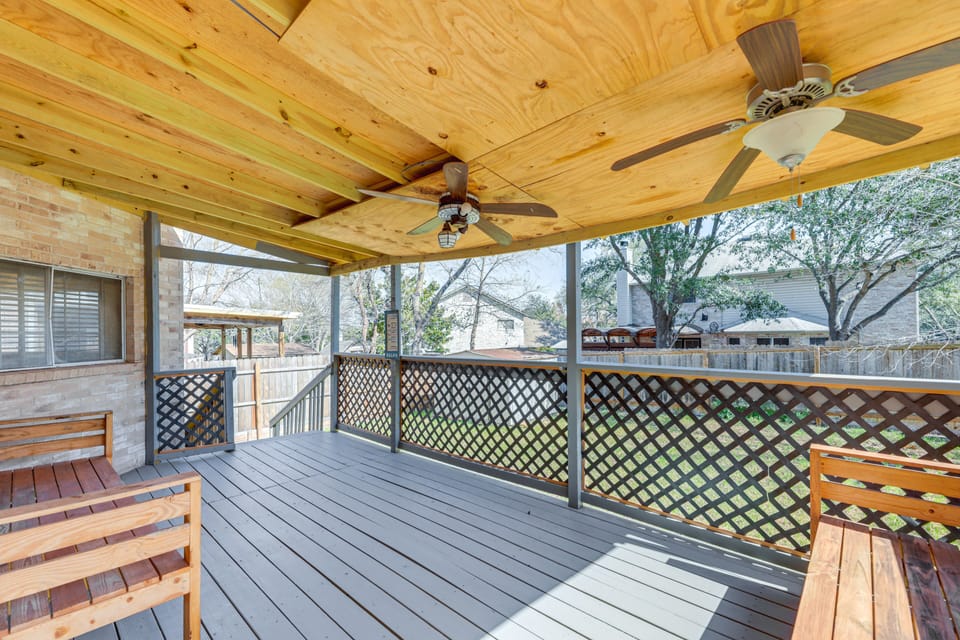 Covered Deck | Outdoor Seating