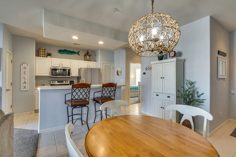 Dining Area | Open Floor Plan | Central A/C & Heating