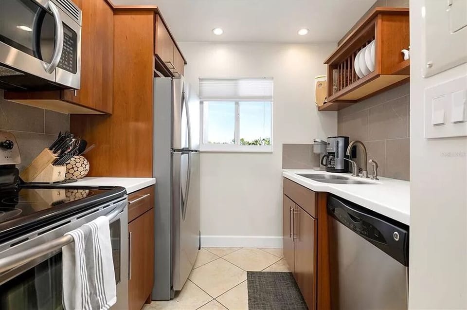 Full kitchen
