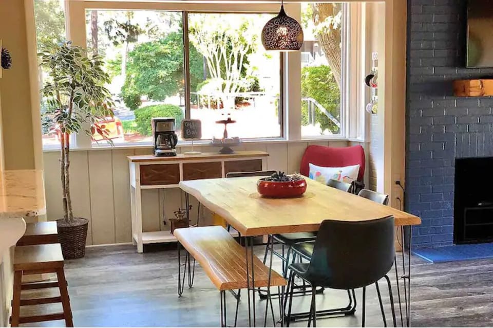 Ample seating for socializing over food and drinks.