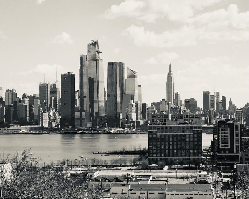 Rear balcony : Complete view of New York City
