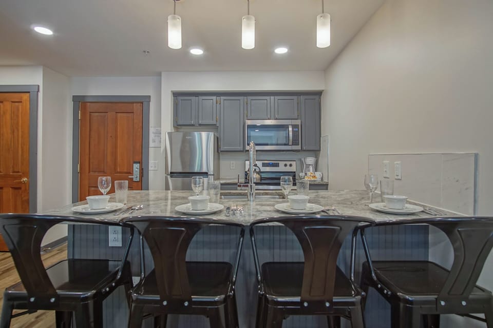 Seating for four at the kitchen counter