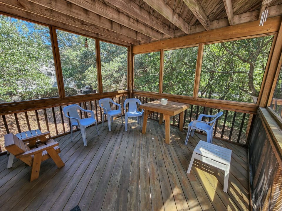 Screened in Porch 2022