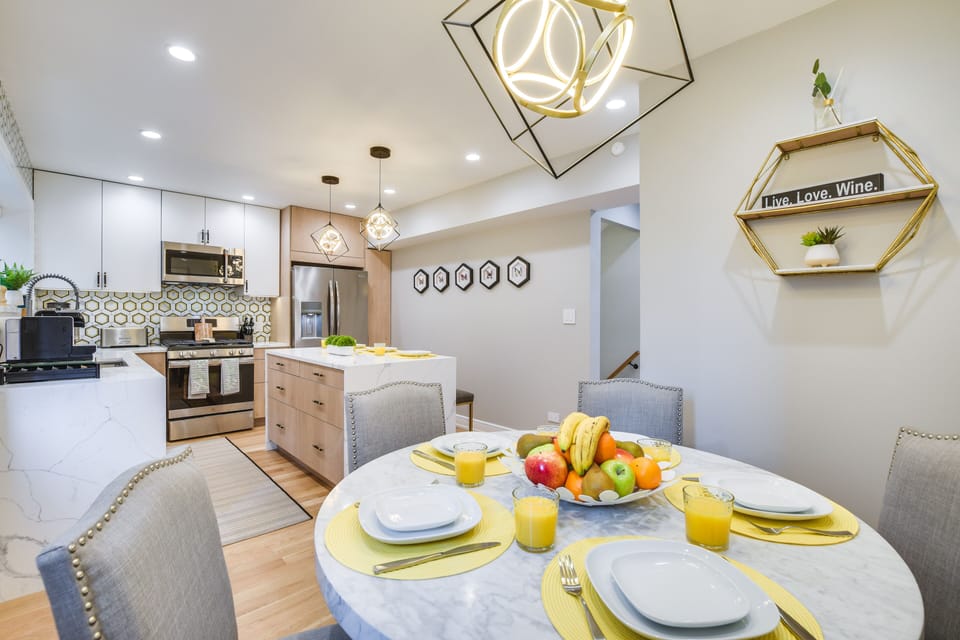 Breakfast Nook | Main Level