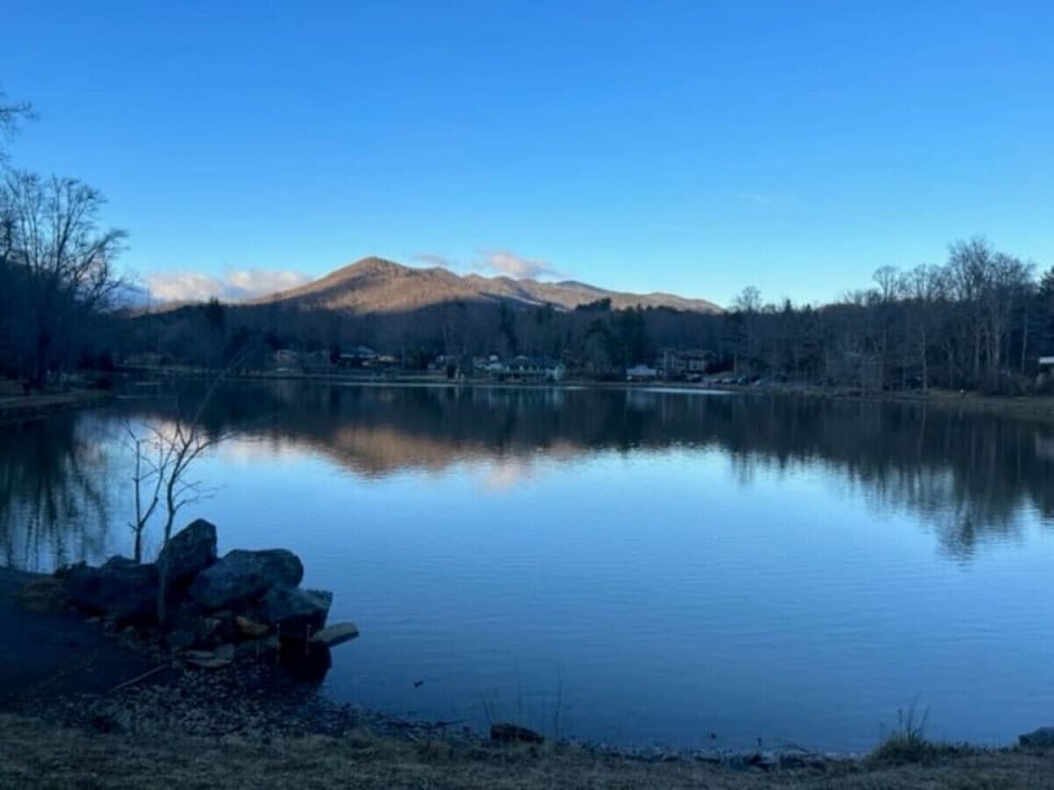 Take a 5 minute walk and be at Lake Tomahawk