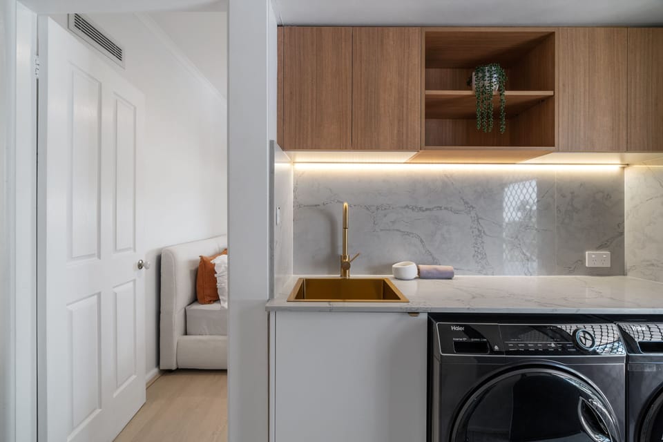 Laundry - 9.5kg Washing Machine & 12kg Dryer