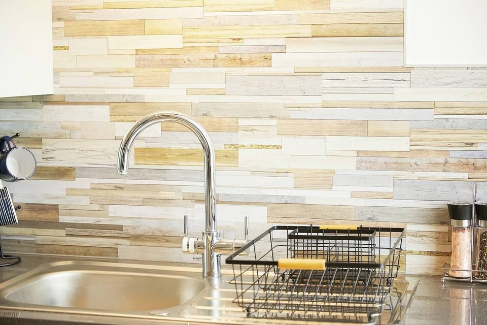 Stylish and durable, this stainless steel kitchen sink features a deep basin for easy dishwashing. With its contemporary design and seamless undermount installation, it's a sleek addition to any kitchen.