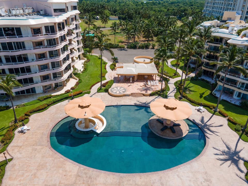 Ocean front, Penthouse, Accommodates up to 6 people for sleeping, Amazing private rooftop space for enjoying views + 2 balconies, building has elevator.