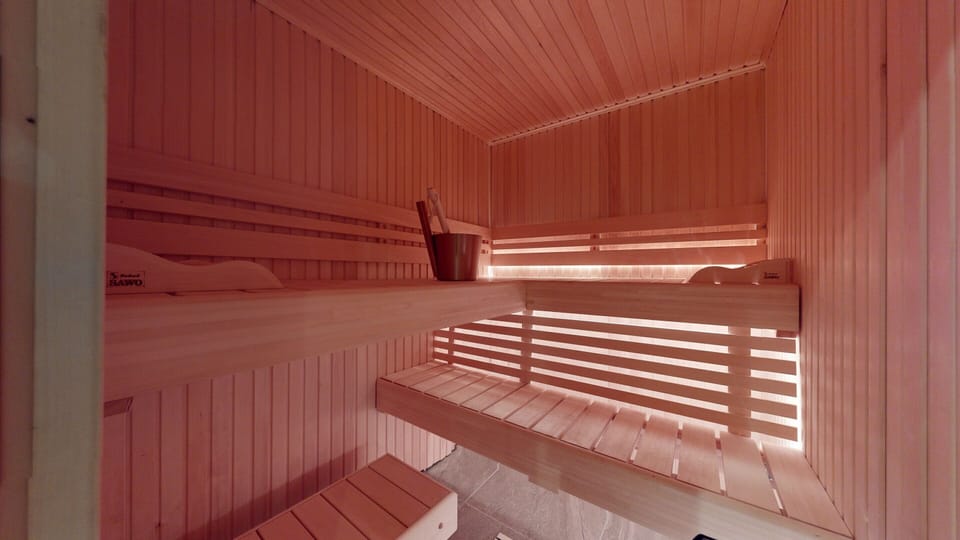 Chalet Praline, sauna, hydromassage shower and wellness area