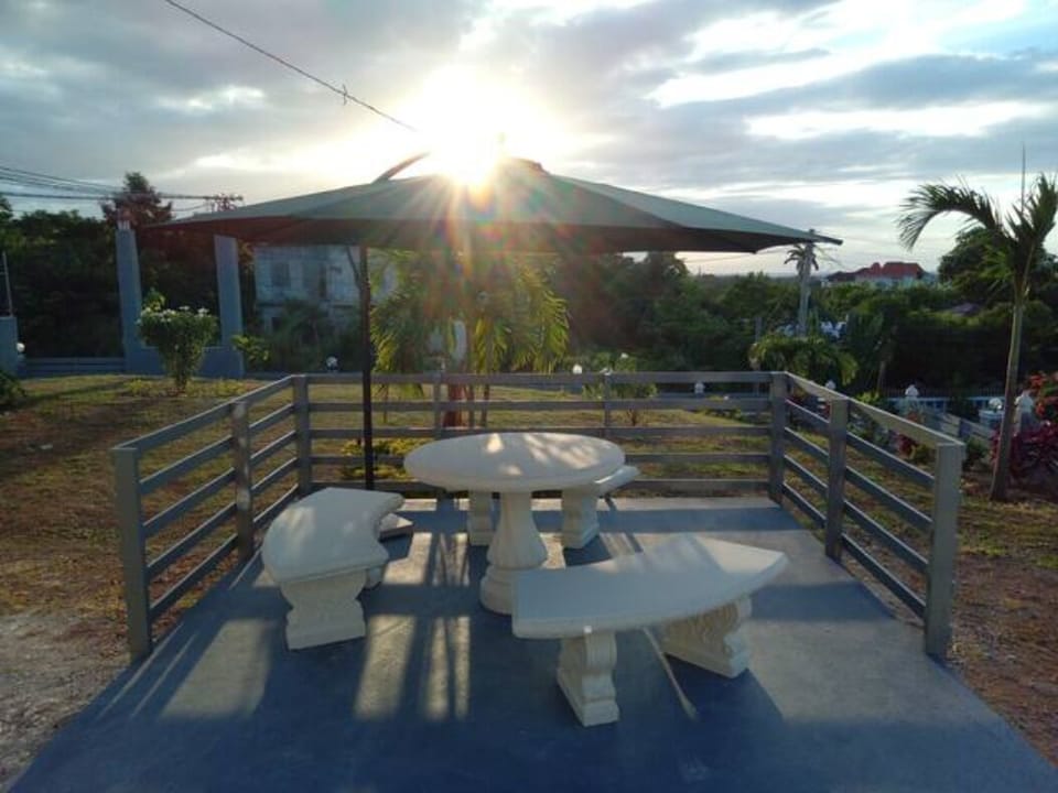 SMOKING AREA
