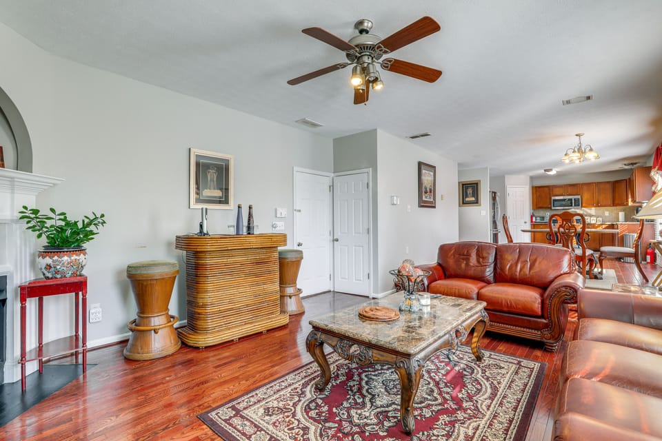 Den | 1st Floor | Smart TV | Fireplace