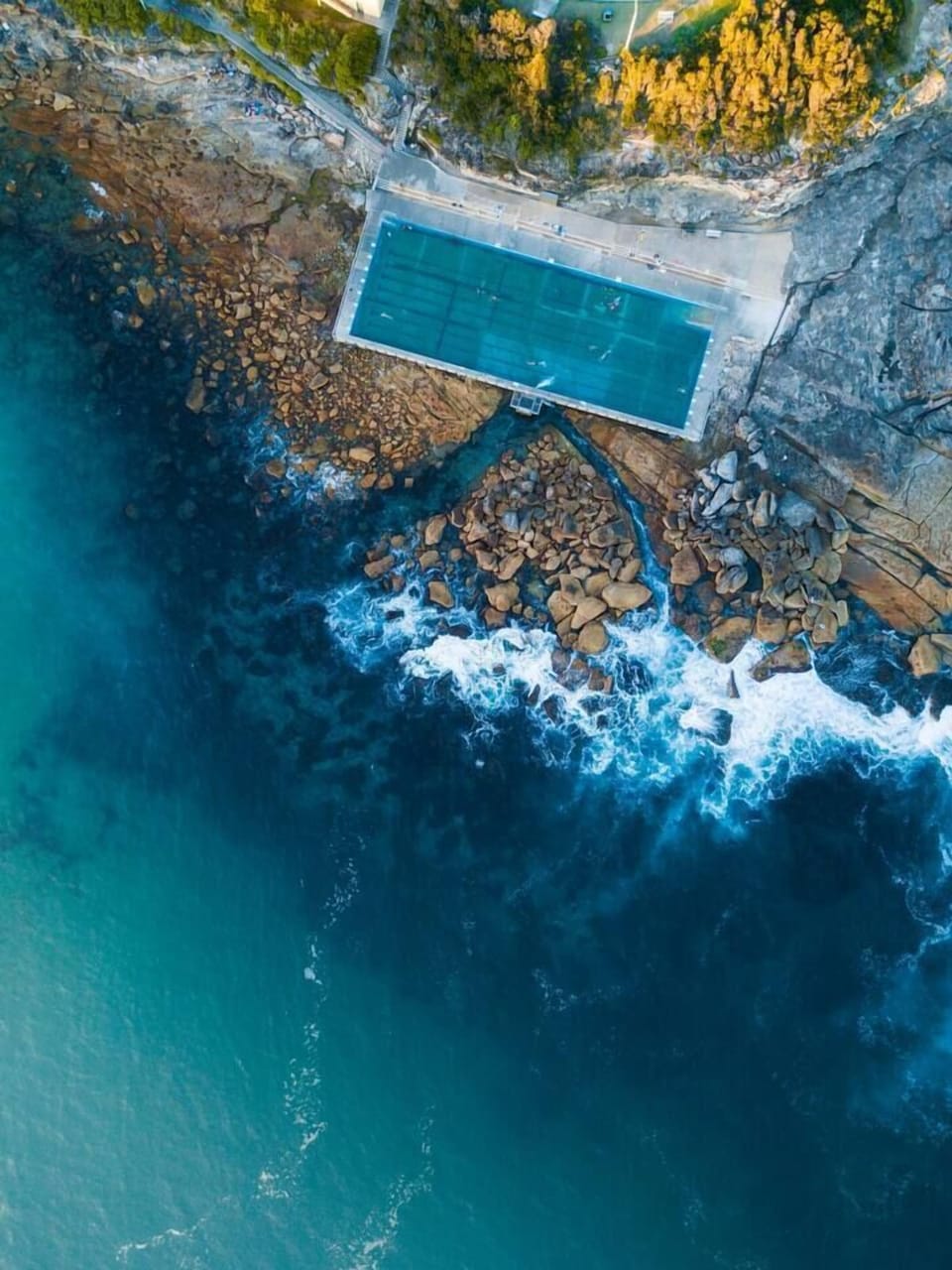 Freshwater Rockpool, located at the northern end of the beach, is popular with lap swimmers.
