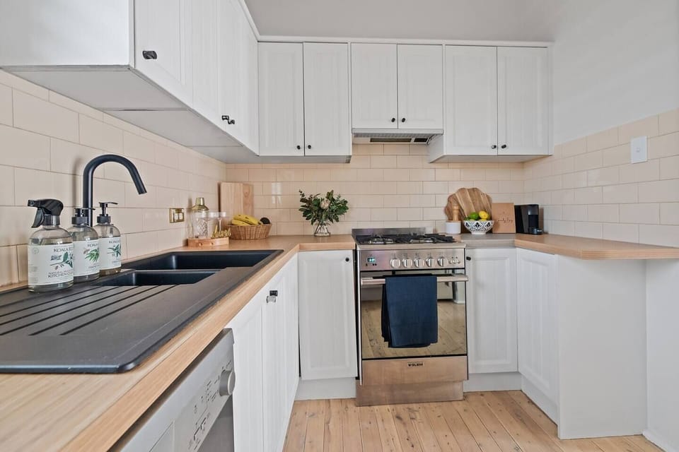 This recently updated stay features a modern, fully equipped kitchen plus a dishwasher for easy clean-up. 
