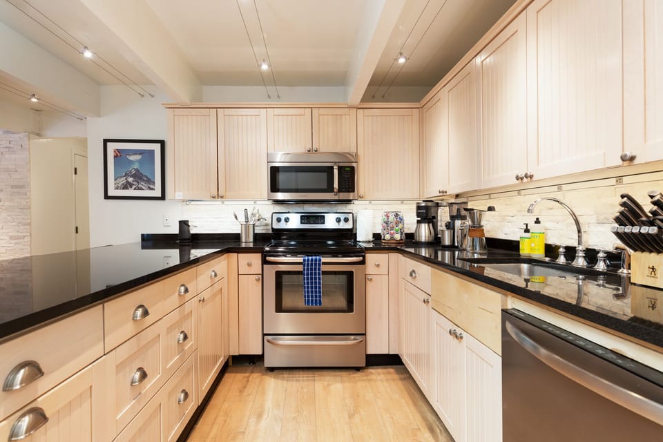 Full kitchen
