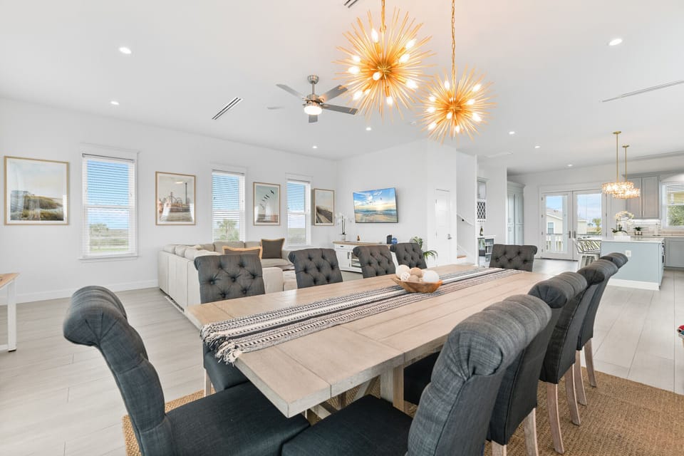 Dining seating for TEN