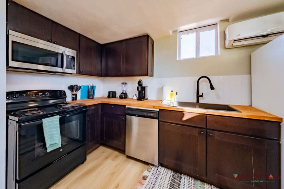 Spacious, fully equipped kitchen