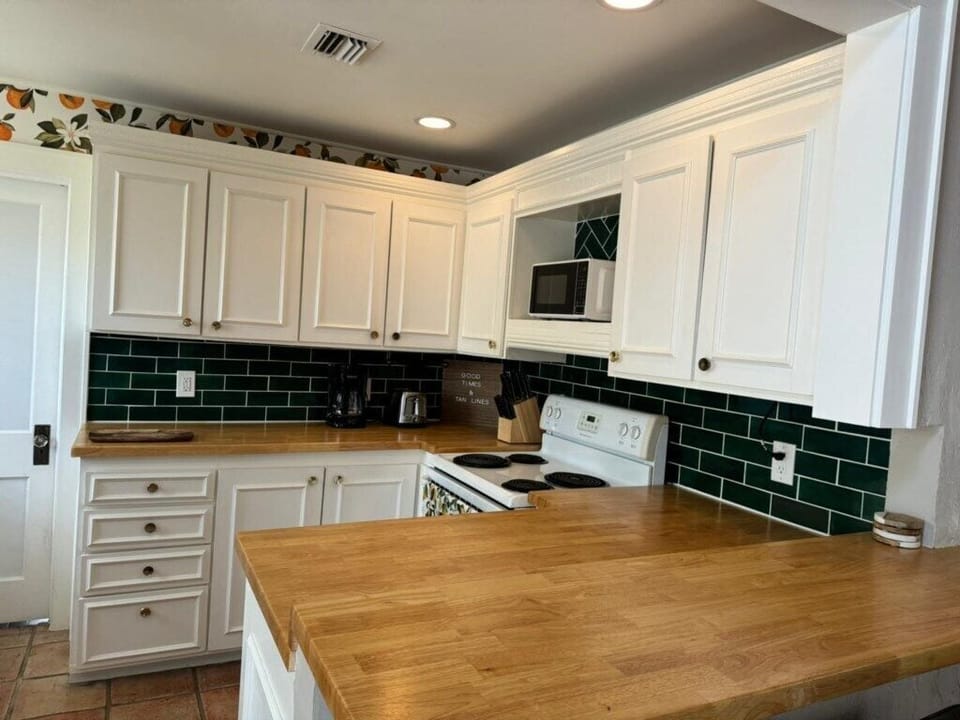Kitchen has oven & microwave