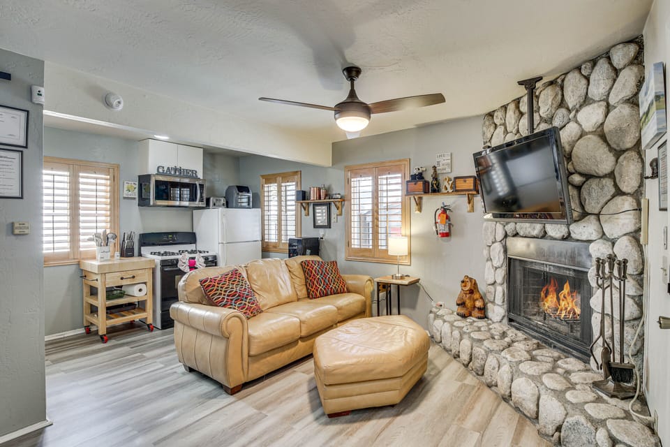 Big Bear Lake Vacation Rental | 2BR | 1BA | Steps Required | 975 Sq Ft