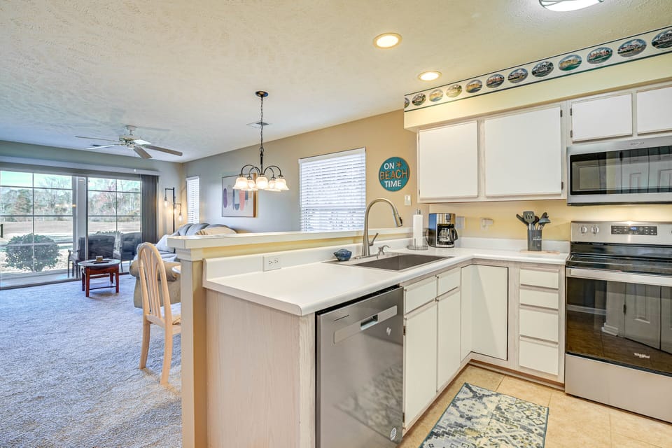Kitchen | Cooking Basics | Trash Bags & Paper Towels Provided