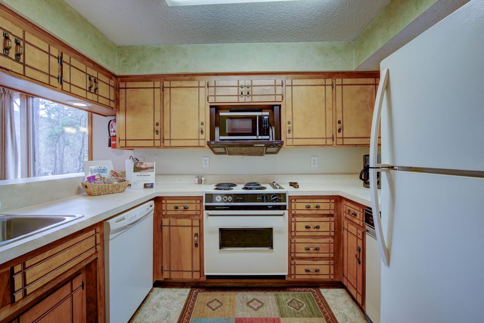 Well stocked kitchen. Call Sami if you need anything