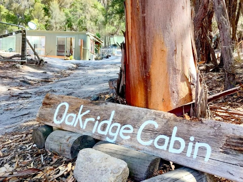 Oakridge Cabin Sign