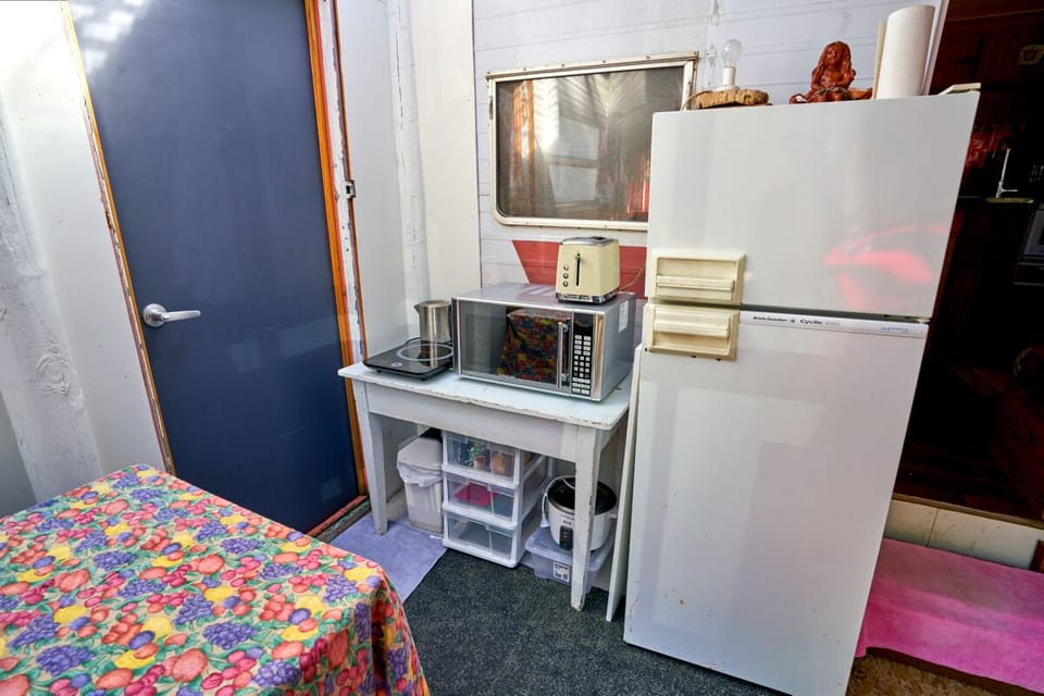 Food heating and cooling