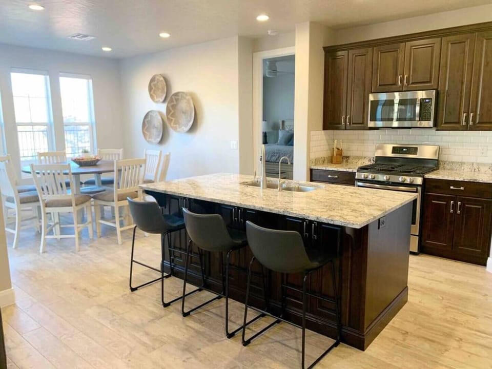 Fully stocked kitchen with barstool seating for 3. 