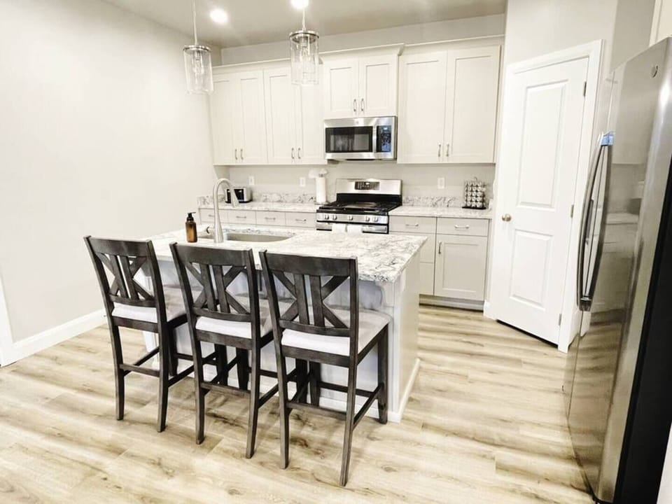 The kitchen offers stainless steel appliances, a gas range, and filtered water and ice through the refrigerator.