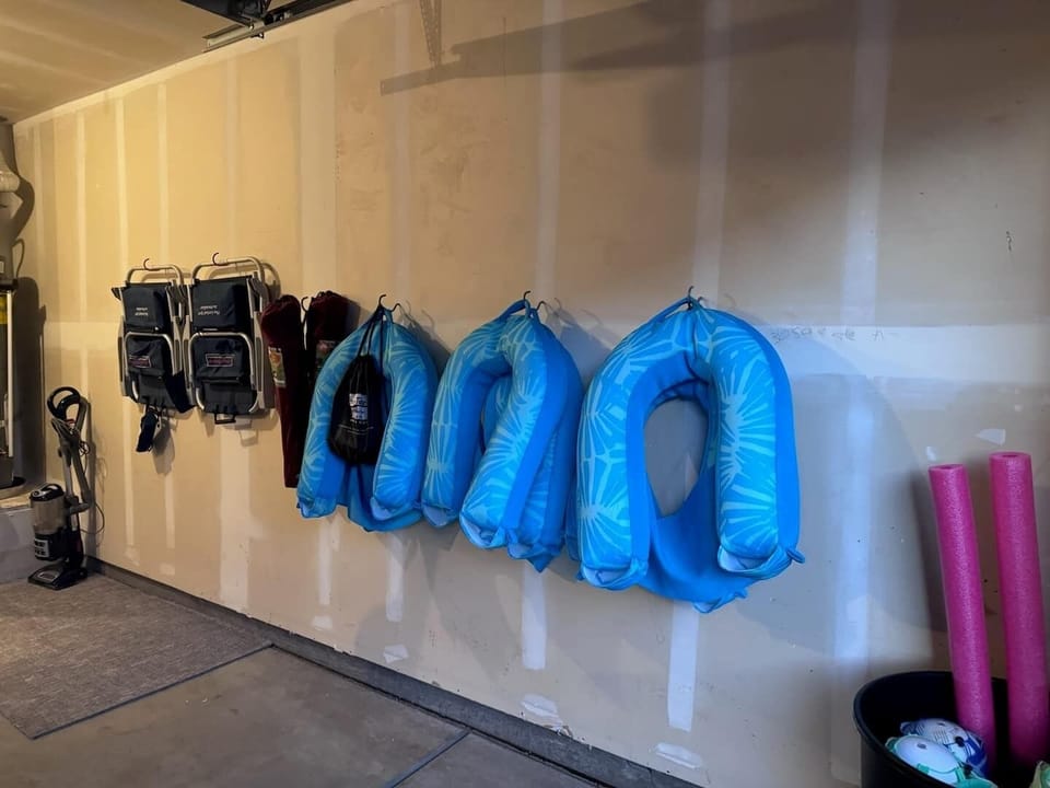 Amenities include Pool noodles, pool chairs, and 4 camp chairs. 
