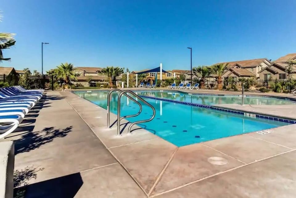 The neighborhood pool has an area for lap swimming and a shallow end that's perfect for children. The pool is open from 8am to 10pm.