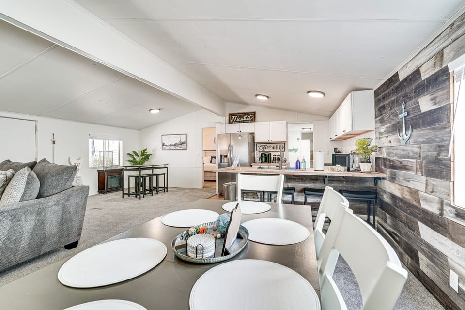 Dining Area | Dishware & Flatware
