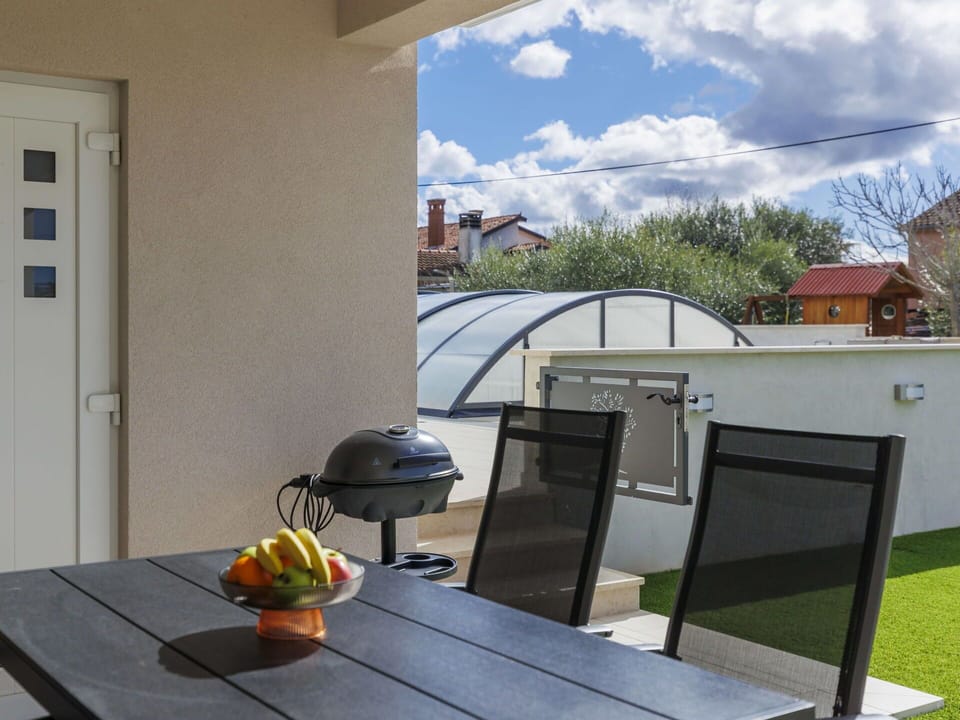 Food, Table, Cloud, Furniture, Tableware, Building, Plant, Sky, Wood, Interior Design