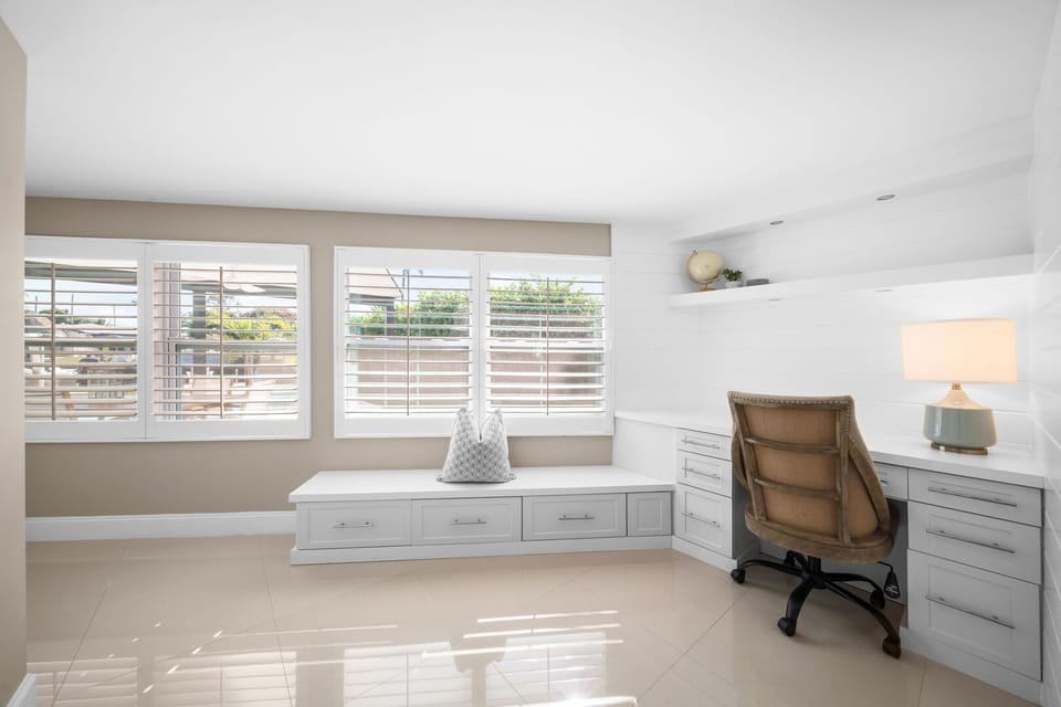 Bedroom 1
King bed
Ensuite
Separate office area