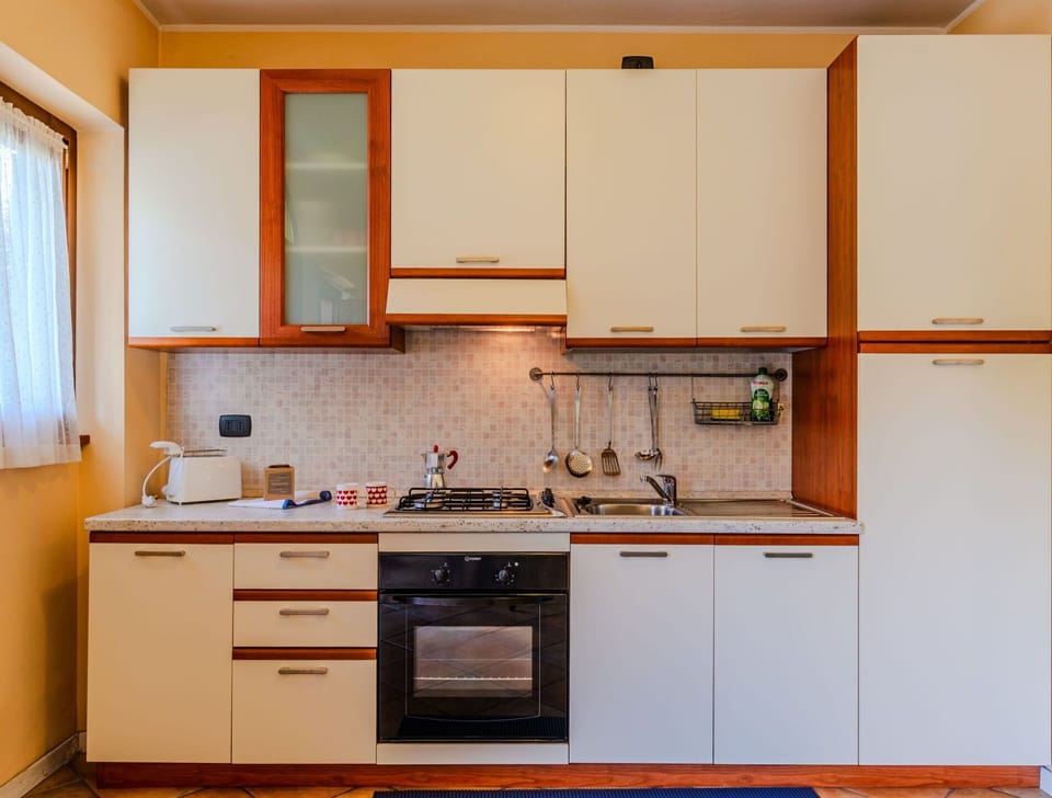 Cabinetry, Building, Kitchen Sink, Sink, Countertop, Tap, Property, Kitchen Stove, Kitchen, Window