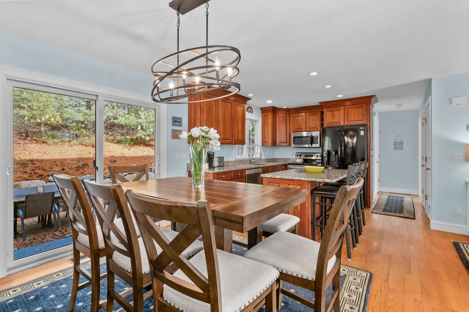 Easily prepare are serve meals - 9 Alonzo Road Harwich Port Cape Cod - Don't Think Twice - NEVR